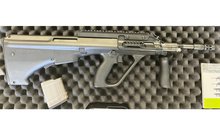 Laden Sie das Bild in den Galerie-Viewer, Steyr Arms AUG A3 flat top inkl. dem brandneuem Holosun ARO + HM3X Magnifier