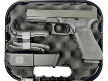 Laden Sie das Bild in den Galerie-Viewer, Neuwertige Glock 17 Gen. 4 Plus Kal. 9mm Luger