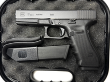 Laden Sie das Bild in den Galerie-Viewer, gebrauchte Glock 17 Gen 4 Kal. 9mm Luger