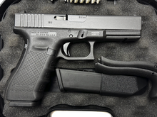Laden Sie das Bild in den Galerie-Viewer, gebrauchte Glock 17 Gen 4 Kal. 9mm Luger