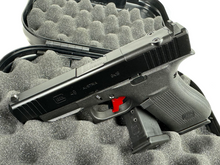 Laden Sie das Bild in den Galerie-Viewer, Neuwertige Glock 48 MOS FS Kal. 9mm Luger