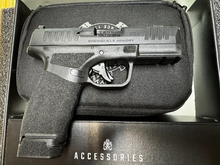 Laden Sie das Bild in den Galerie-Viewer, fast neue Springfield Hellcat Pro Comp OSP mit Kompensator Cut Kal. 9mm Luger